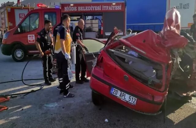 Niğde-Pozantı Otoyolu’nda feci kaza: 2 ölü, 3 yaralı