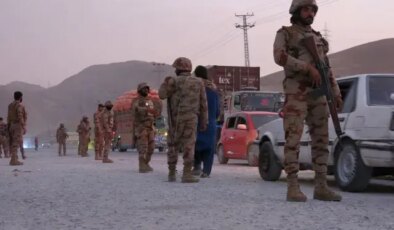 Pakistan’da askeri konvoya pusu: 12 asker ve 13 terörist öldü