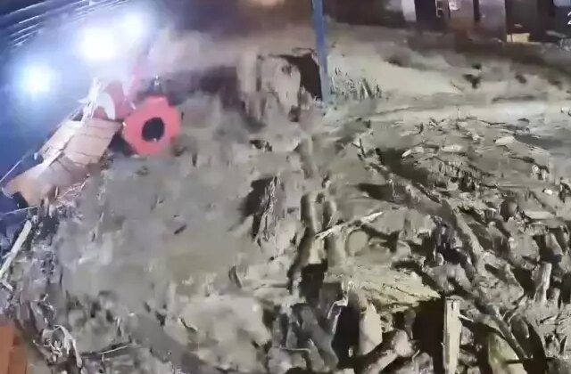 Görüntüler dehşet verici! Rize’de sel böyle geldi