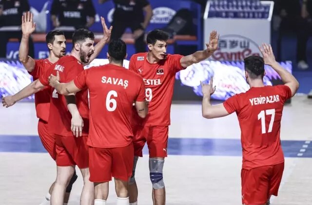 Sabah akşam galibiyet! Filenin Efeleri, Japonya’yı sahadan sildi