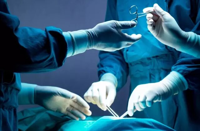 Sağlık Bakanlığı tartışma yaratan iddiayı yalanladı: Cinsiyet değişimine yeni hak tanınmadı