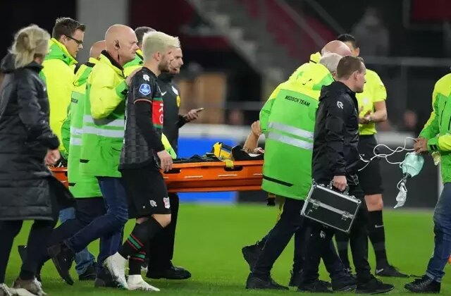 Sahada kalp krizi geçirmişti, yıldız golcü futbolu bıraktı