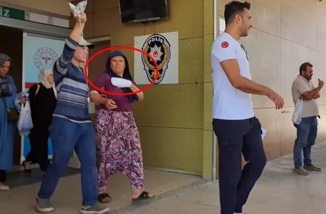 Salça yapan kadın ölümle burun buruna geldi! 4 parmağı koptu