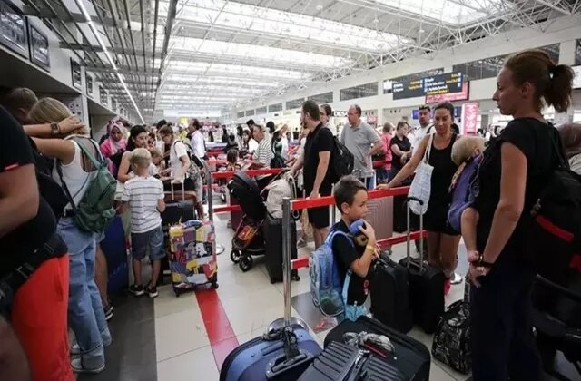 Seyahatler iptal edildi, Türkiye apar topar rotadan çıkarıldı