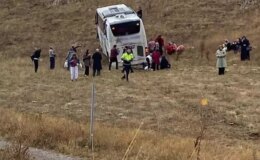 Sivas’ta tır ile yolcu otobüsü kafa kafaya çarpıştı! Çok sayıda yaralı var