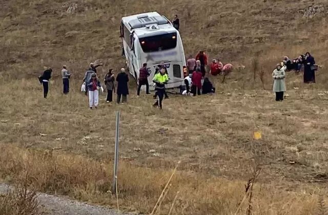 Sivas’ta tır ile yolcu otobüsü kafa kafaya çarpıştı! Çok sayıda yaralı var