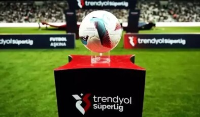 Süper Lig’de maç öncesi “Nefret Yok, Futbol Var’ protestosu
