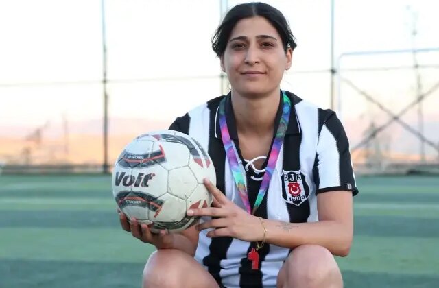 Süper Lig’e golleriyle damga vuran yıldız ismin kuzeni Yağmur Bor, halı sahaların gözdesi oldu