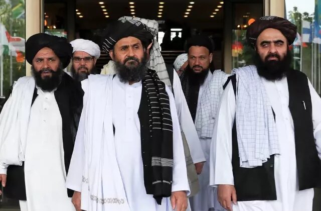 Taliban kadın yazarların kitaplarını yasakladı