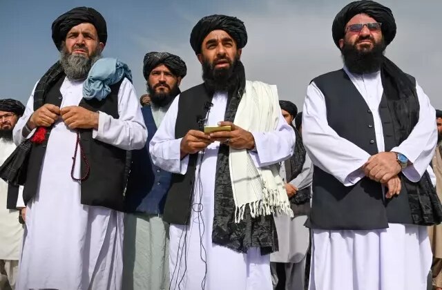 Taliban sınır tanımıyor! Bu kez de internet ve mobil telefon hizmetlerini kestiler