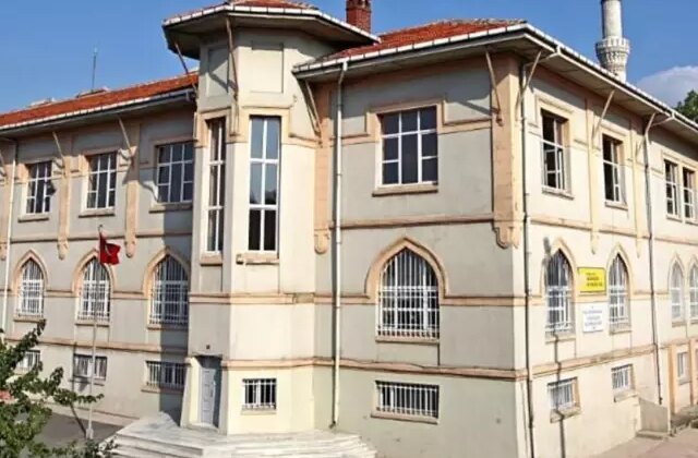 500 yıllık okulun duvarlarında ortaya çıkan esrarengiz sembollerin sırrı çözüldü