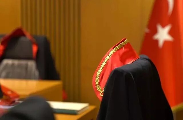 Türbanlı hakimi reddeden avukat davasında tanıklar dinlendi
