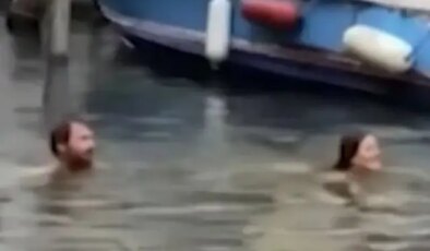 Turistik şehirde suya atlayan turist çift şehirden kovuldu