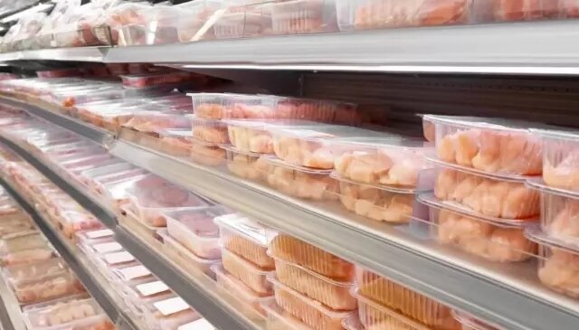 Ünlü zincir market raflarında yer alan tavuk ürününü geri çağırdı