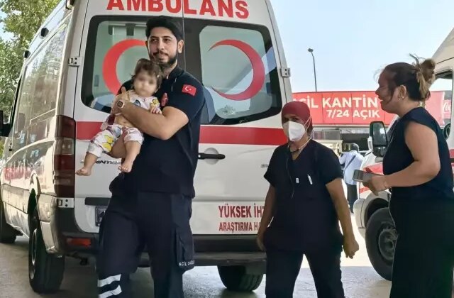 Yerde bulduğu maraş otunu yutan bebek hastanelik oldu