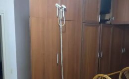 2 çocuk annesi kadın dolaba asılı halde bulundu