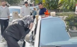 2 yaşındaki çocuk arabanın içinde mahsur kaldı
