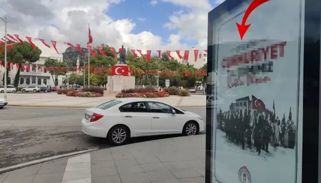 29 Ekim afişlerinde “Cumhuriyet” yanlış yazıldı, valilik anında yenisini astı