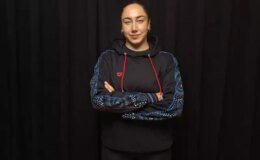 39 kilometre mesafeyi 14 saatte yüzerek Türkiye birincisi oldu