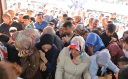 50 TL izdihamı! Birbirlerini ezdiler