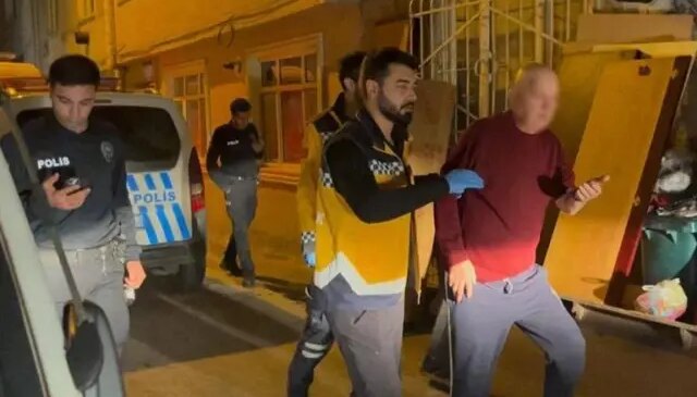 80 yaşlarındaki 3 arkadaşın alem gecesi hastanede bitti