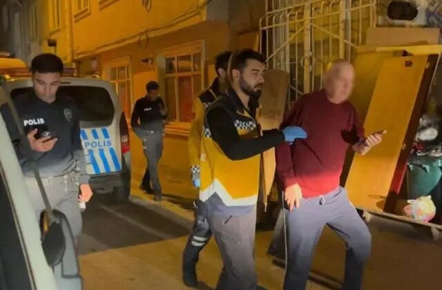 80 yaşlarındaki 3 arkadaşın alem gecesi hastanede bitti