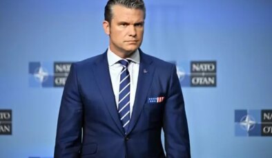 ABD Savunma Bakanı Hegseth’in uçağı İngiltere’ye acil iniş yaptı