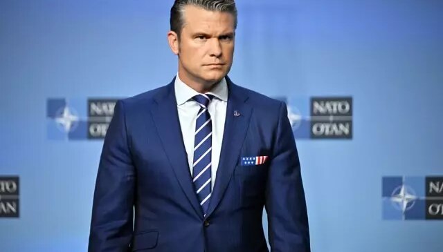 ABD Savunma Bakanı Hegseth’in uçağı İngiltere’ye acil iniş yaptı