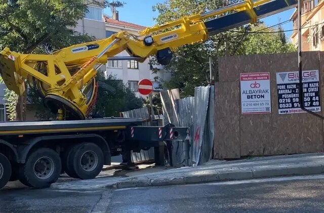 Acıbadem’de şantiyede korkutan kaza: Vinç inşaat alanına devrildi