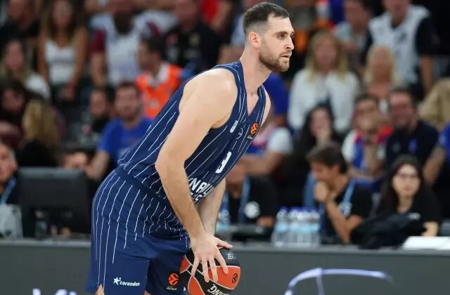 Anadolu Efes’te yıldız oyuncu Georgios Papagiannis sezonu kapattı