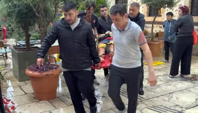 Antalya’yı yağmur ve fırtına vurdu: 3 yaralı