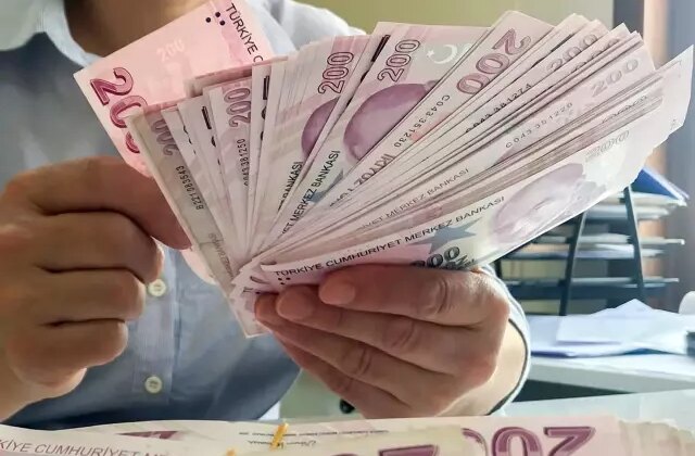 AYM’den memur ve emekliyi üzecek zam kararı