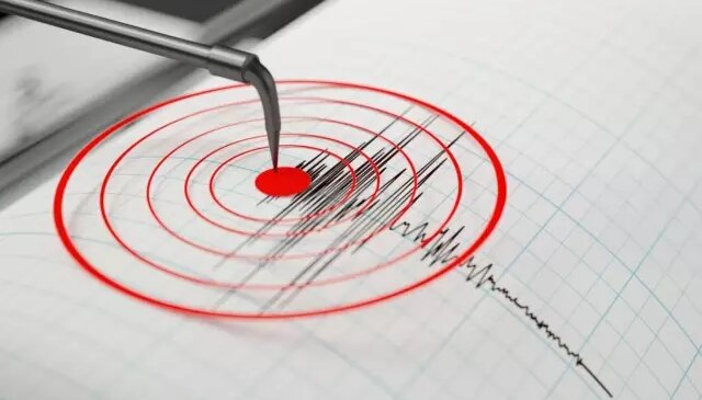 Balıkesir’de bir korkutan deprem daha! Çevre illerde de büyük panik yaşandı