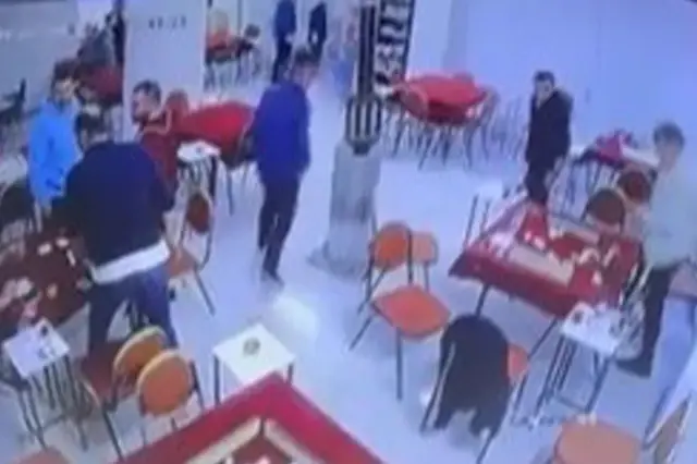 6.1'lik deprem sırasında herkes kaçarken onlar okey oynamaya devam etti 21 balikesir deki deprem bursa da kahvehanelerde 19192689 7786 o