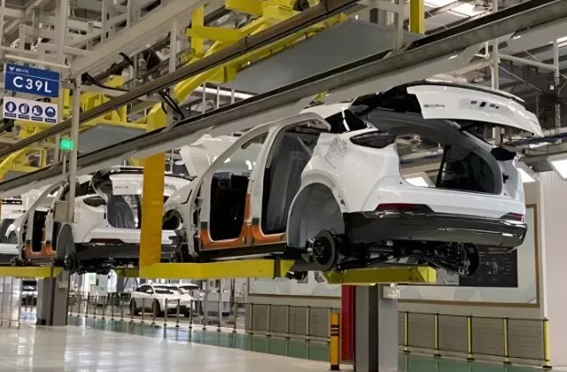 Binlerce çalışanı bulunan otomotiv devi iflas bayrağını çekti