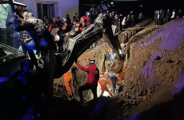 Bursa’da göçük faciası! Kazdıkları çukur 2 kardeşe mezar oldu