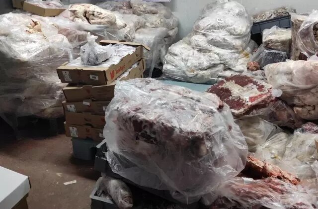 Başkentten şok görüntü! Yakalanmasaydı vatandaşa yedireceklerdi