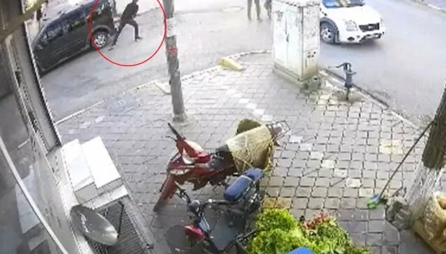 Cadde ortasında film sahnelerini aratmayan çatışma! Araçtan inip kurşun yağdırdı