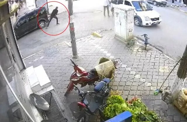 Cadde ortasında film sahnelerini aratmayan çatışma! Araçtan inip kurşun yağdırdı