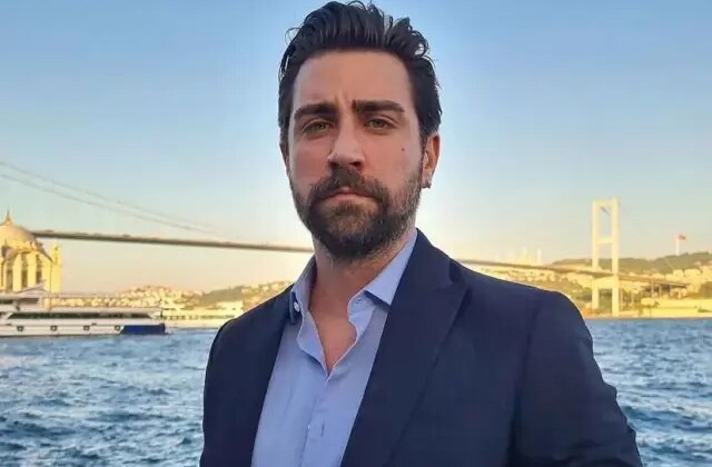 Çağlar Ertuğrul’dan bornozlu fotoğraf açıklaması: Oltaya gelenler olmuş