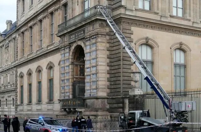 Çalınan eserlerin değeri dudak uçuklatıyor! Dünyanın gözlerini çevirdiği soygunda 2 kişi gözaltında 1 Çalınan eserlerin değeri dudak uçuklatıyor! Dünyanın gözlerini çevirdiği soygunda 2 kişi gözaltında