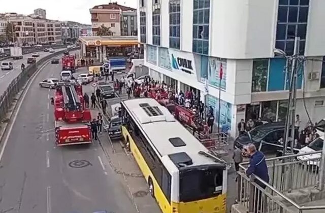 Çekmeköy’de otobüs durağa daldı, yaralılar var