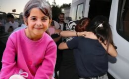 Cezaevinden çıkan Güran ailesi üyeleri, Narin’in mezarını ziyaret etti
