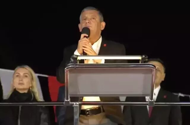 CHP lideri Özgür Özel, EspressoLab’i boykot listesinden çıkardıklarını duyurdu