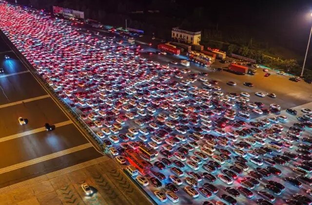 Çin’deki tatil trafiği görenleri hayrete düşürüyor