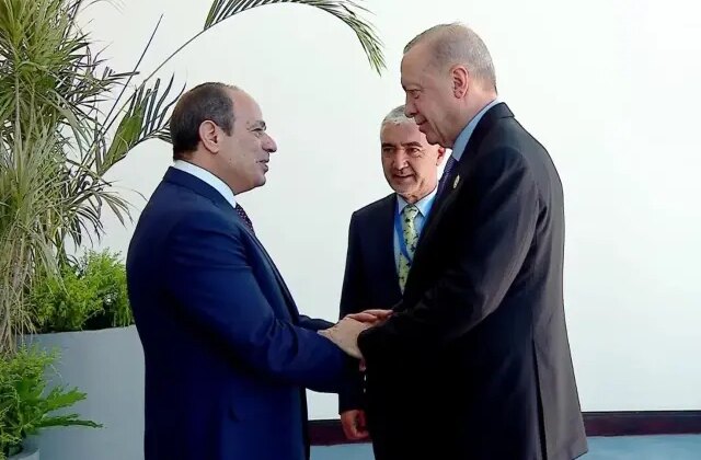 Cumhurbaşkanı Erdoğan, Gazze zirvesi için Mısır’da! Sisi bizzat karşıladı