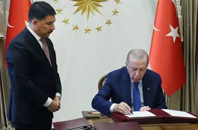 Cumhurbaşkanı Erdoğan gece yarısı imzaladı! 4 bakanlığa onlarca atama