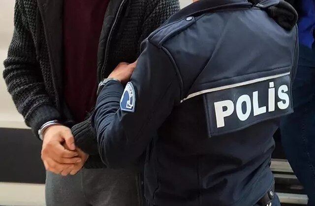 Dev şirkete kayyum atandı! 402 milyon liraya el konuldu, 10 kişi gözaltında 1 Dev şirkete kayyum atandı! 402 milyon liraya el konuldu, 10 kişi gözaltında