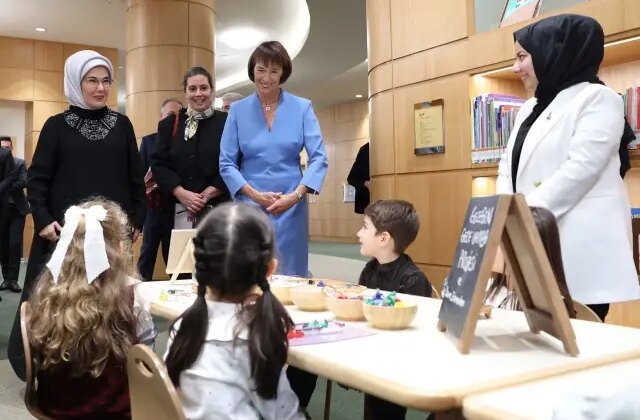 Emine Erdoğan, Almanya Başbakanı eşini Cumhurbaşkanlığı Millet Kütüphanesi’nde ağırladı
