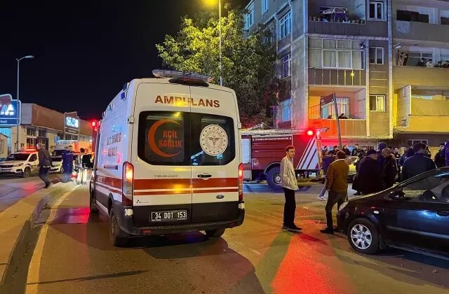 Esenler’de 5 katlı binada yangın: 15 kişi dumandan etkilendi